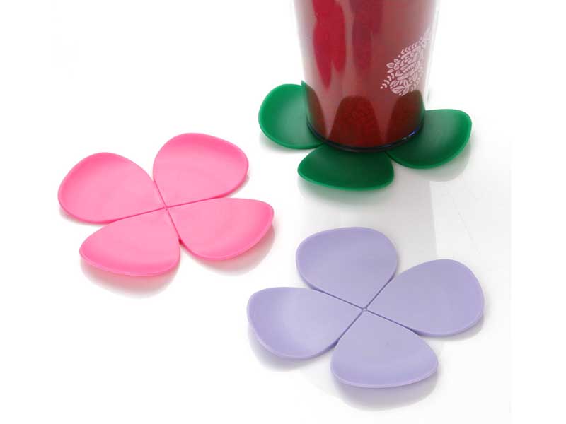 FOUR-DIMENSIONAL FLOWER COASTER